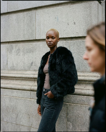 MANTEAU ÉLÉGANT EN FAUSSE FOURRURE "WINTER MUSE"